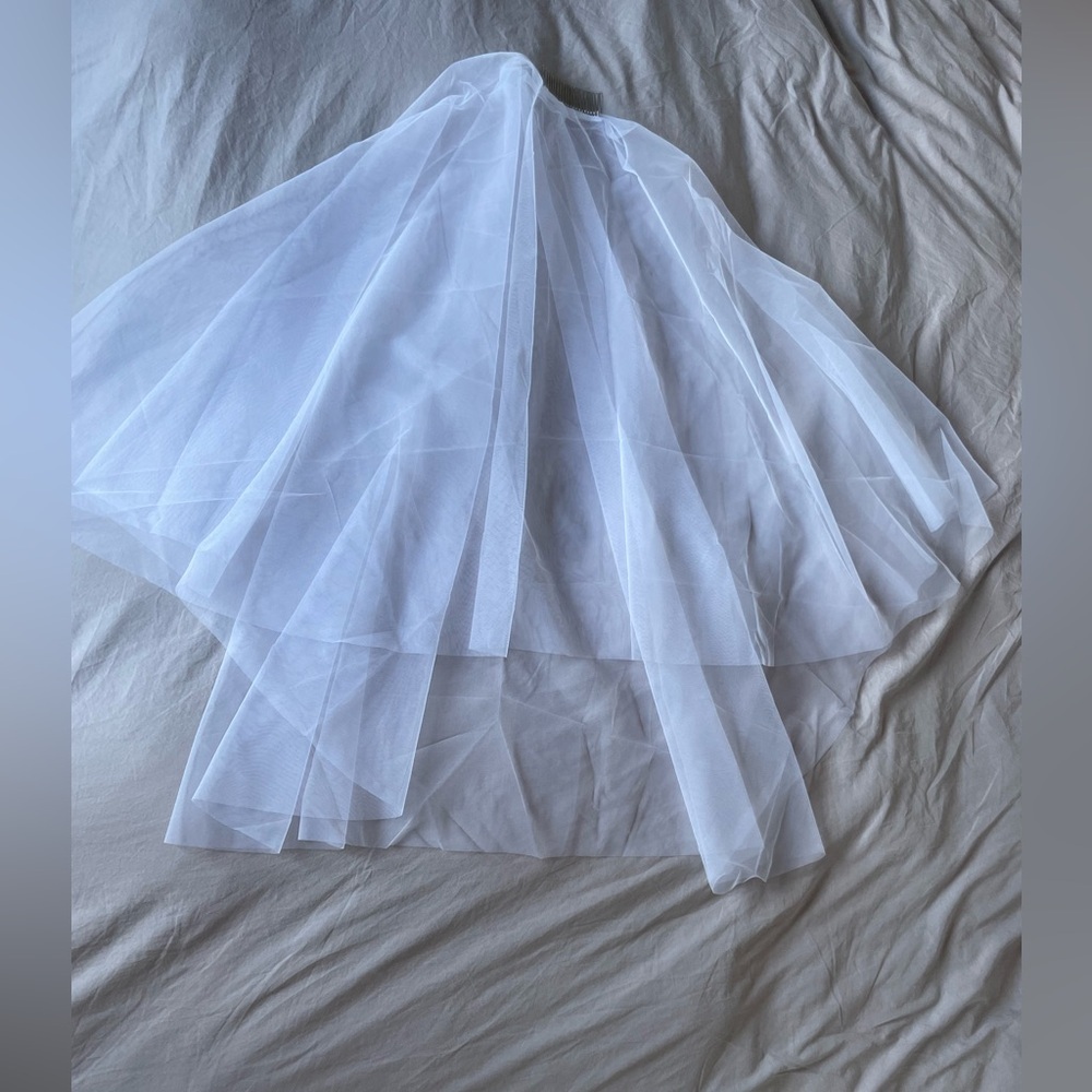 White Fingertip Wedding Veil with Blusher - Picture 9 of 10